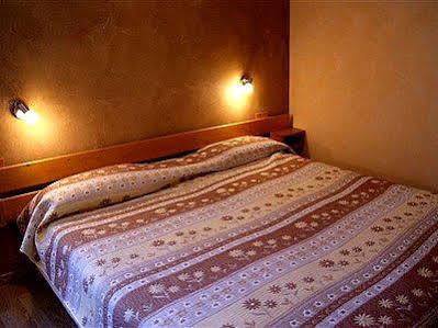 Logis Hotel De La Paix - ตูร์นุส ภายนอก รูปภาพ